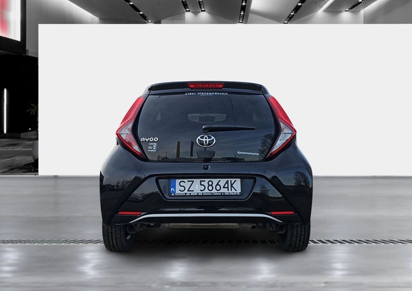 Toyota Aygo cena 39900 przebieg: 89000, rok produkcji 2018 z Darłowo małe 137